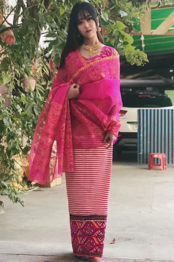 6 Beautiful Manipuri Dress Ideas That Showcase the Magnificence of a  Manipuri Bride