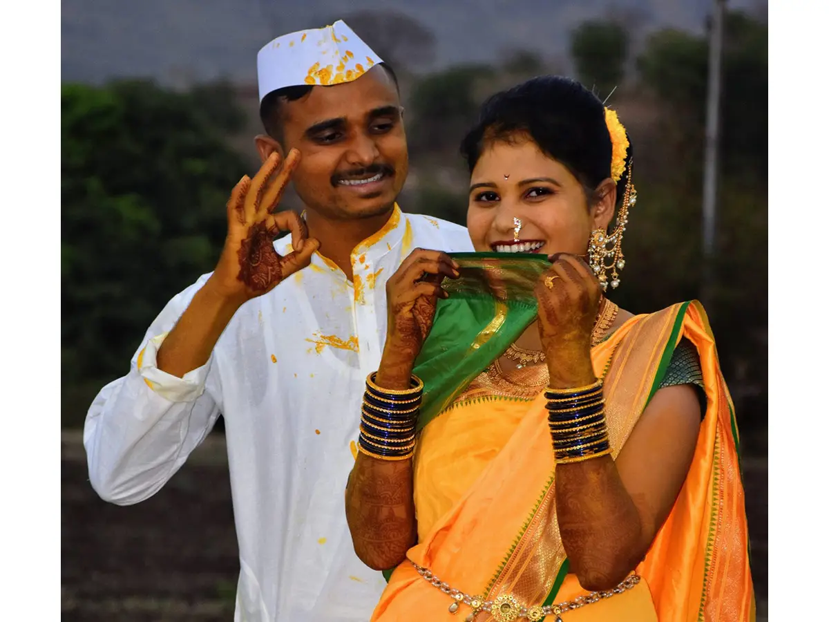 Traditional dress maharashtra Stock Vector Images - Alamy