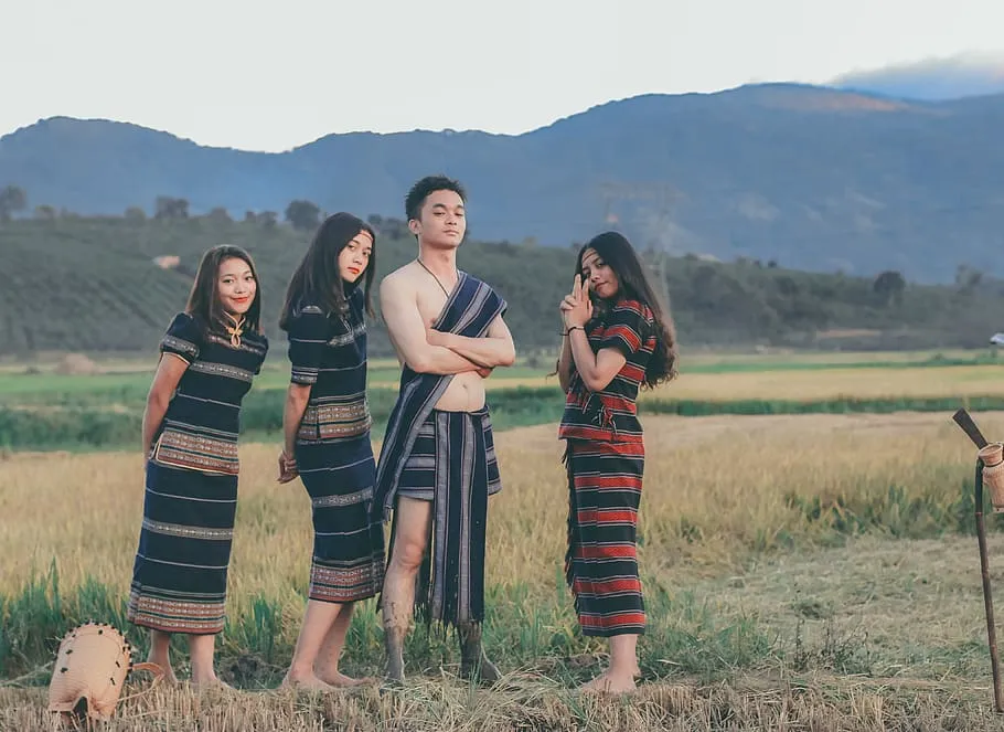 People of Northeast India - The beauty of the traditional Manipuri dresses  lies in its simplicity. The traditional attires of women in Manipur consist  of some major components such as Innaphi, Phanek,